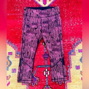 LULULEMON Pink/Black Unique cropped leggings sz 8